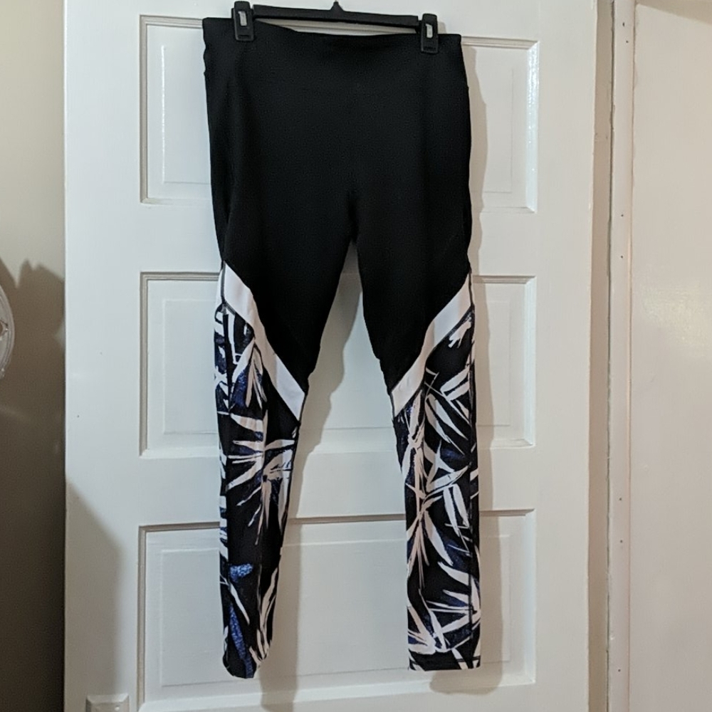 Fabletics Legging - image 1